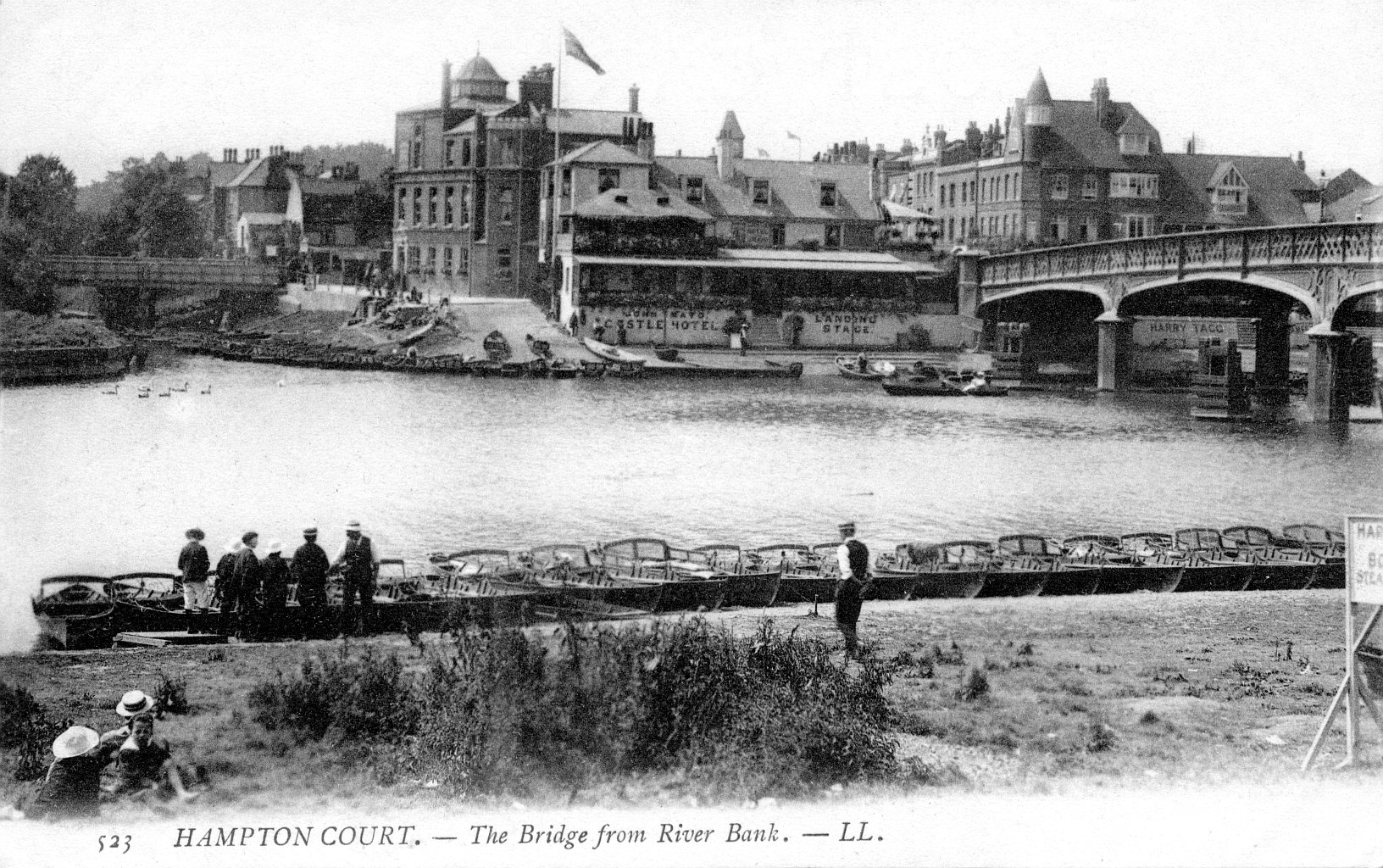 Molesey,Hampton Court Bridge,river view,hotels and inns Castle,hotels and inns Thames Hotel